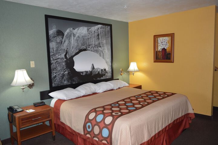 Room 33 of 50