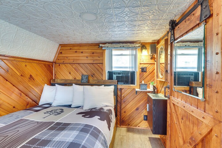 Tiny Cabin w / Outdoor Dining Area - Near Keystone!