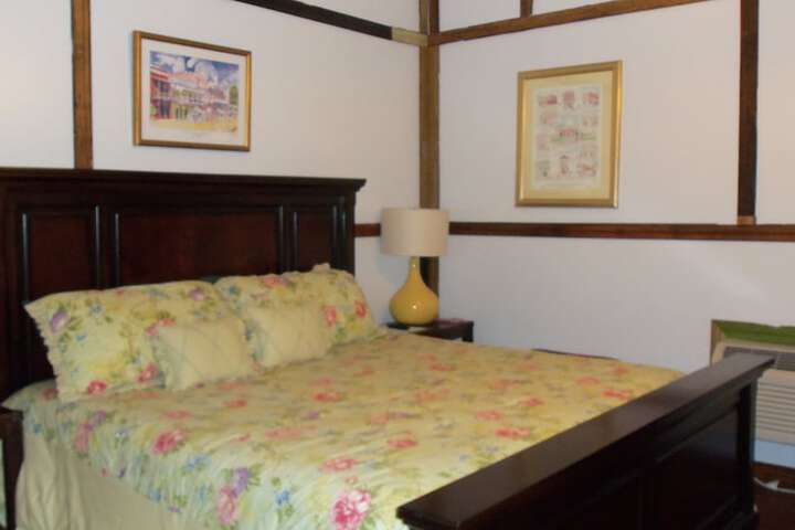 Room 52 of 80