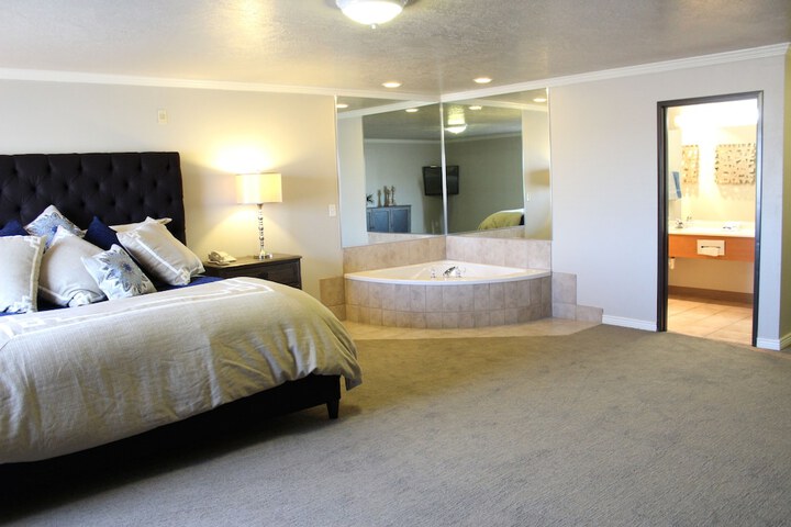 Room 9 of 36