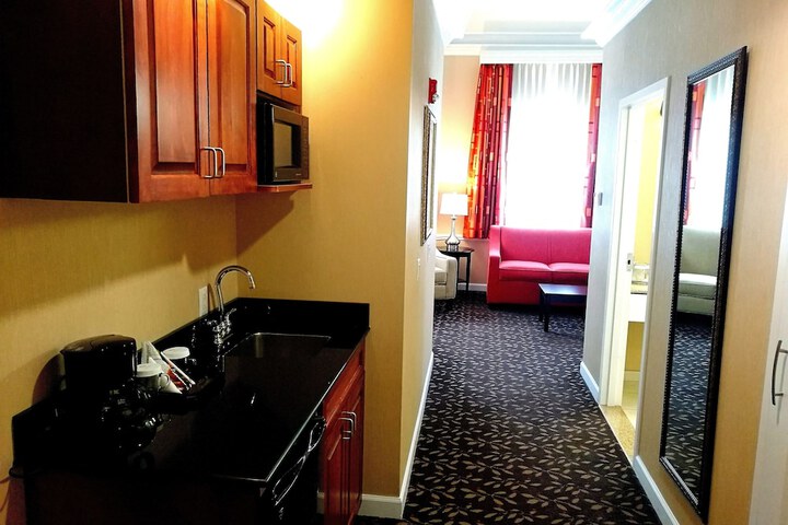 Room 28 of 67