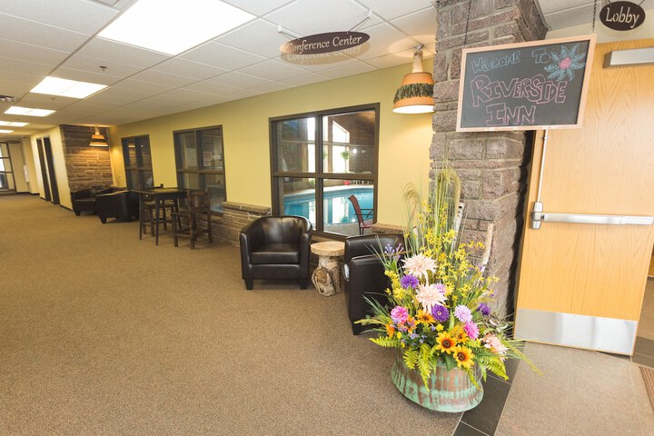 Riverside Inn