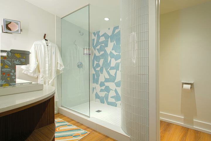 Room 10 of 28