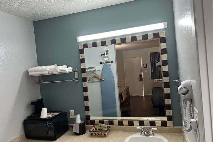 Room 13 of 28