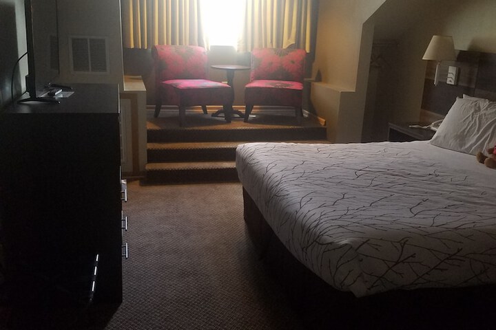 Room 53 of 86