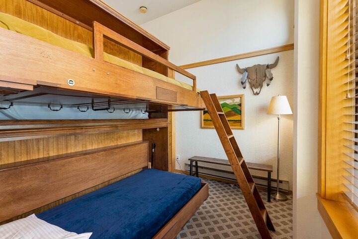 Room 16 of 37