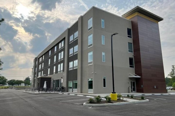 La Quinta Inn & Suites by Wyndham Manchester / Arnold AFB