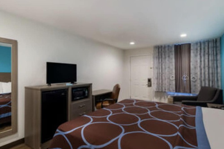Room 8 of 29
