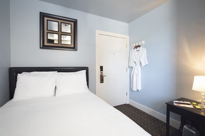 Room 11 of 34