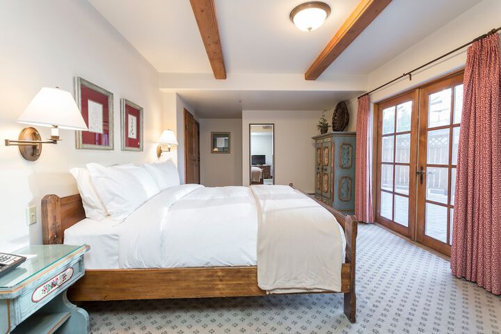 Goldener Hirsch Auberge Collection