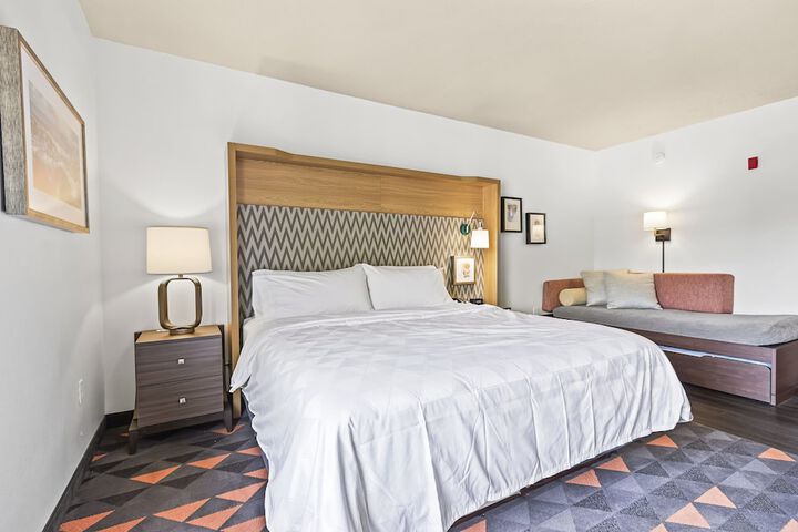 Room 26 of 65