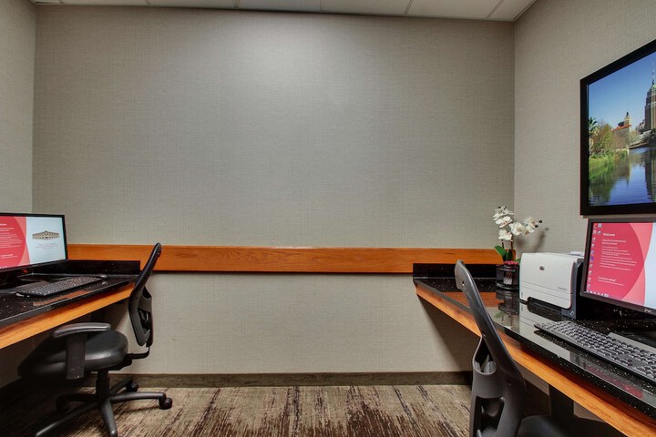 Business Center 82 of 83
