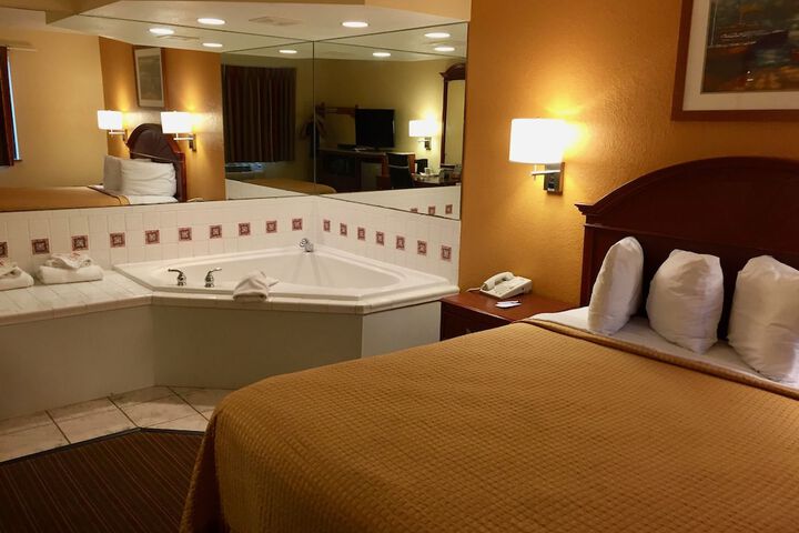 Room 8 of 22