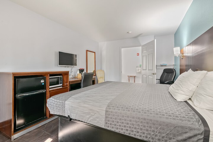Room 6 of 14