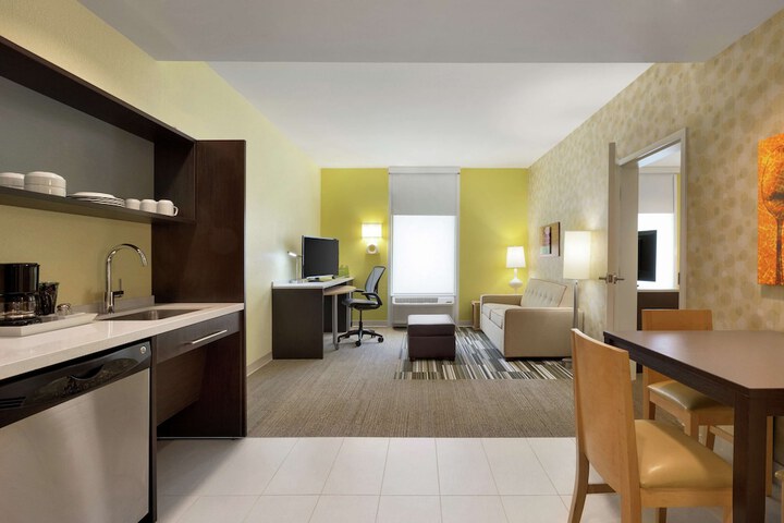 Room 13 of 38