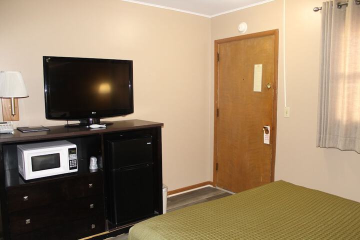 Colonial Inn Dyersville