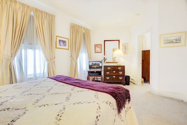 Room 85 of 191