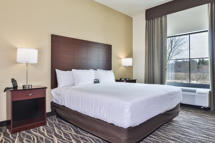 Cobblestone Hotel & Suites - Waukesha / West Milwaukee