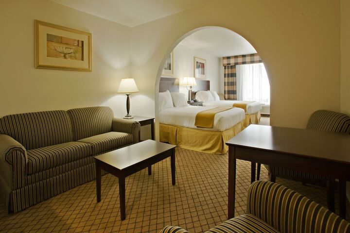 Room 17 of 28