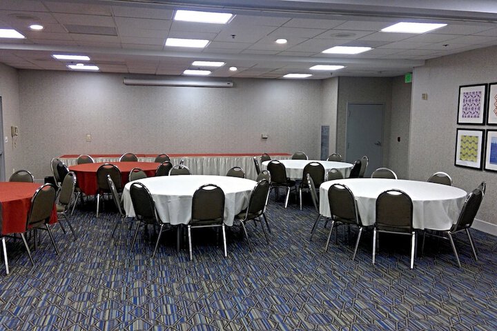 Holiday Inn Express Hotel & Suites Tracy by IHG