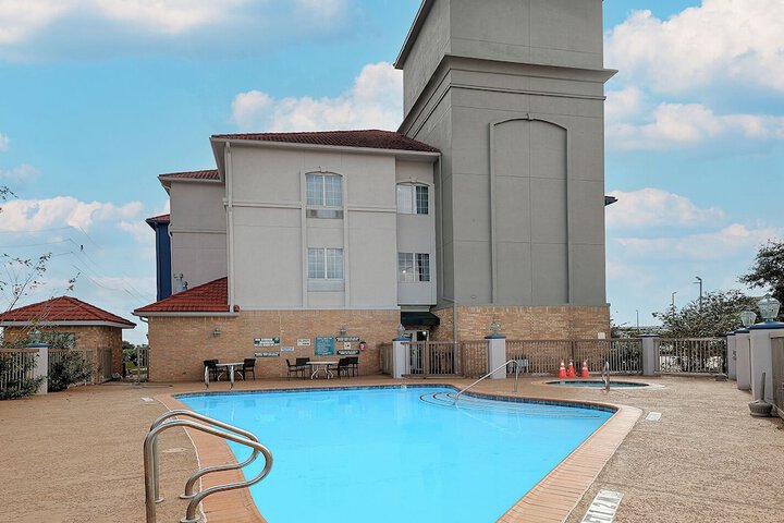 Pool 4 of 33