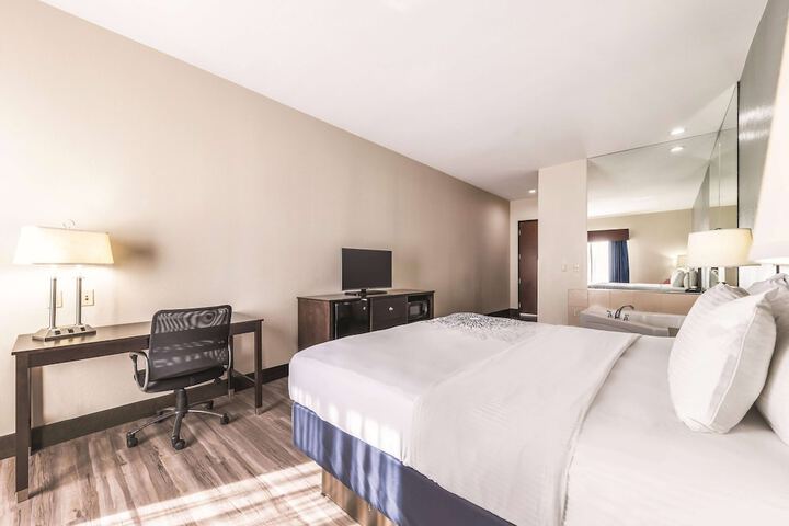 Room 8 of 34