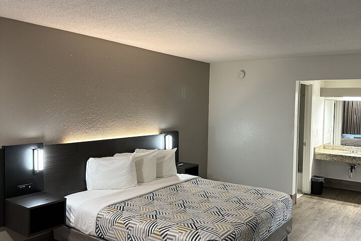 Room 30 of 50