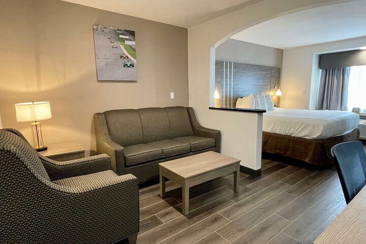 Room 6 of 15