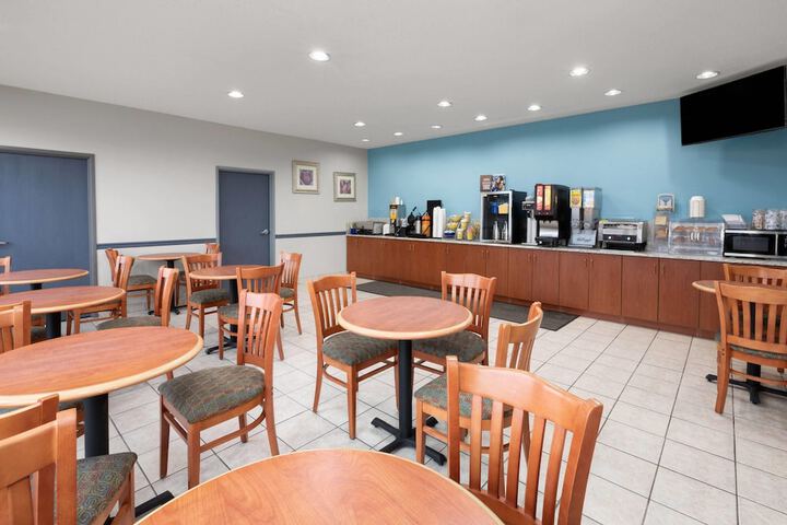 Days Inn & Suites by Wyndham Seaford