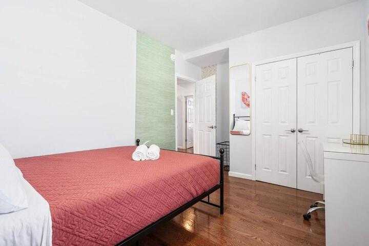 Modern 3 Bed Apt Parking W D
