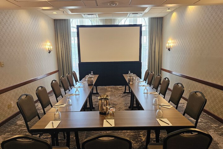 Crowne Plaza Phoenix - Chandler Golf Resort by IHG