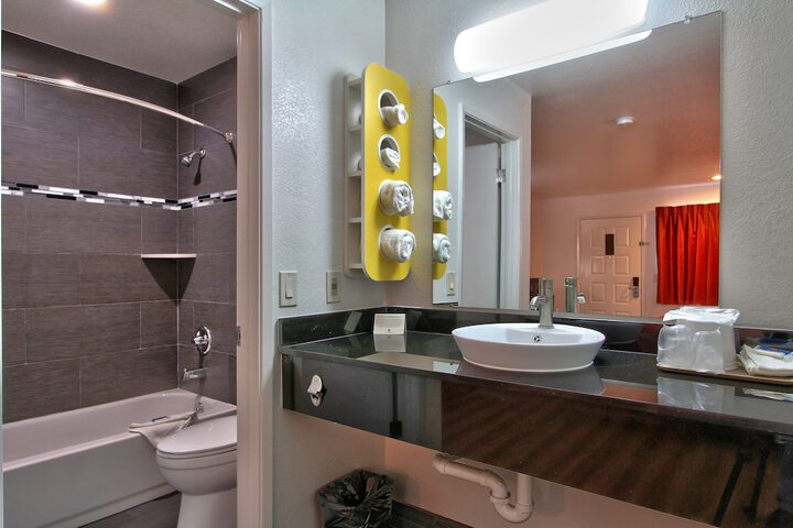 Room 10 of 14