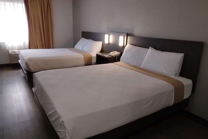 Room 32 of 47