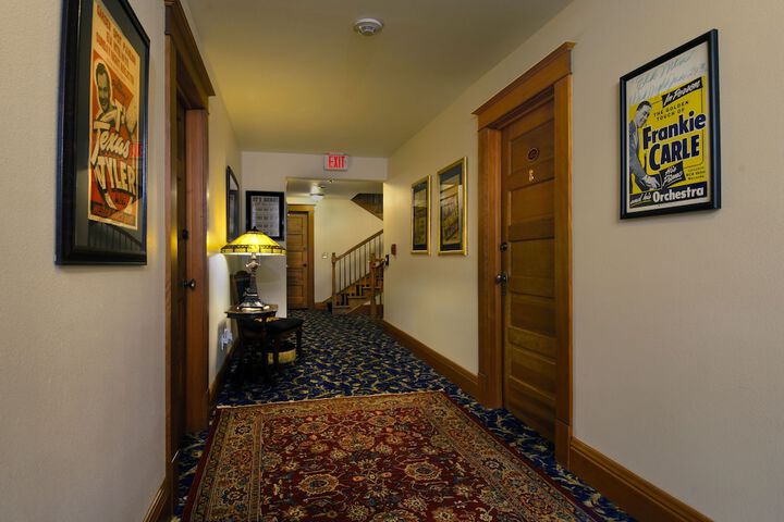 Ballroom/Hall 44 of 46