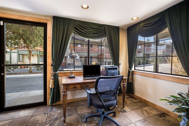 Business Center 43 of 43