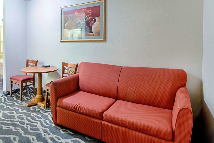 Room 4 of 30
