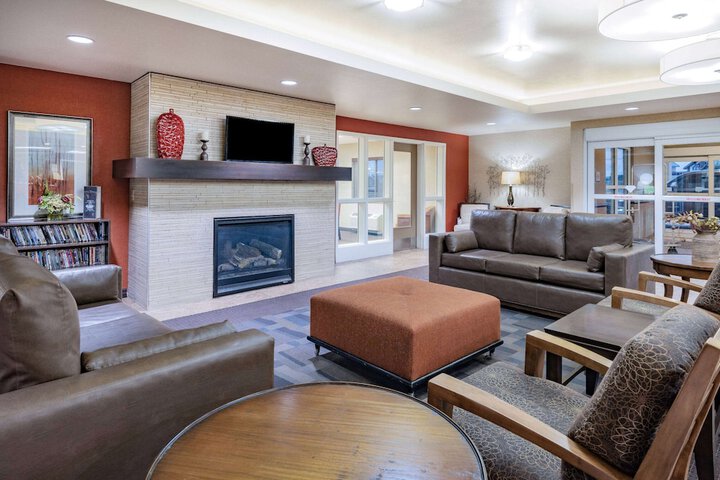 Hawthorn Extended Stay by Wyndham Dickinson