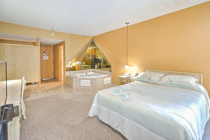 Room 16 of 52