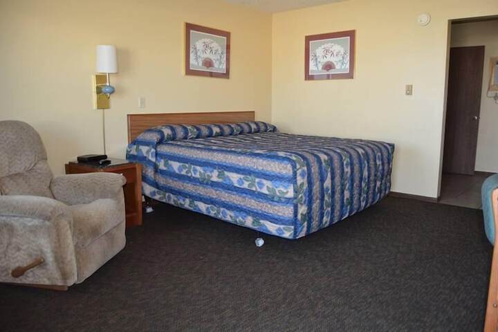 MIDWAY MOTEL
