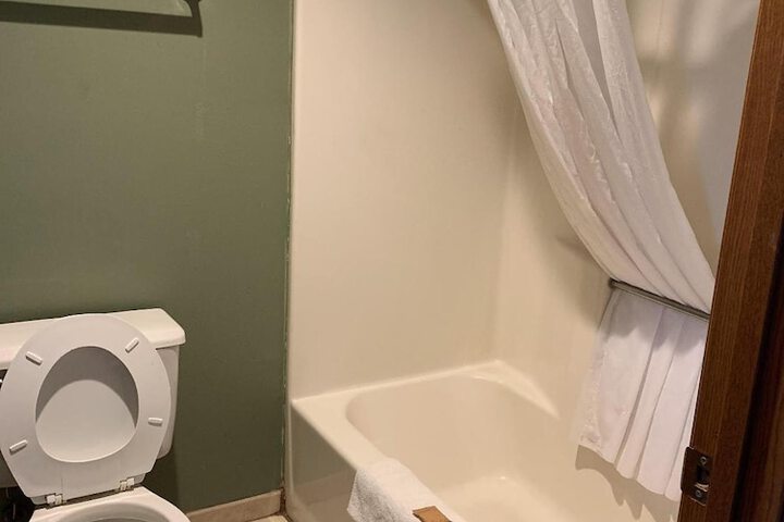 Room 6 of 27