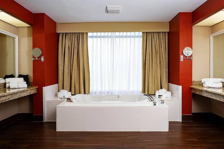 Room 5 of 9