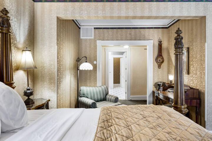 Room 35 of 128