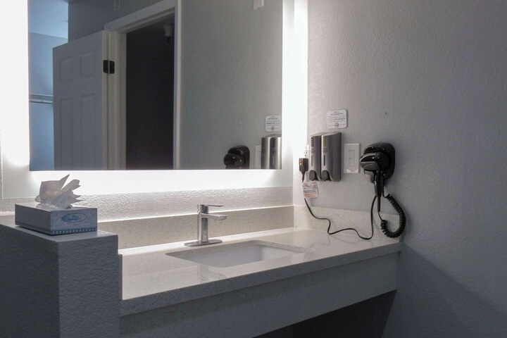 Room 42 of 61