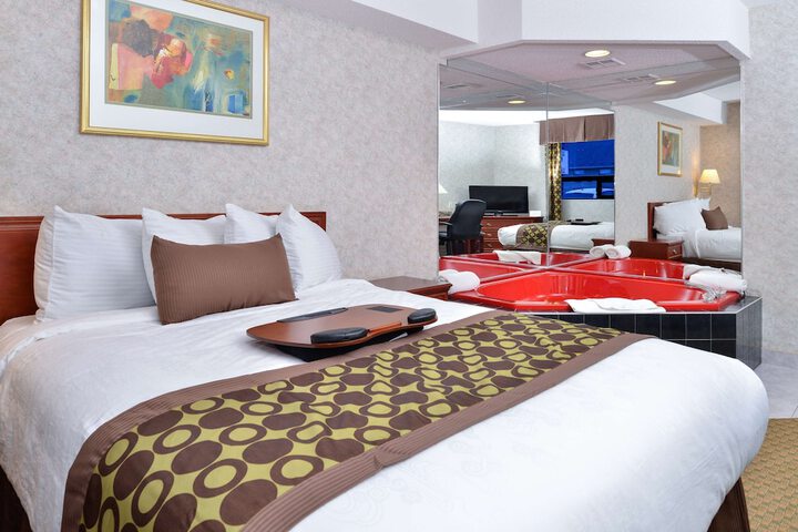 Room 9 of 28