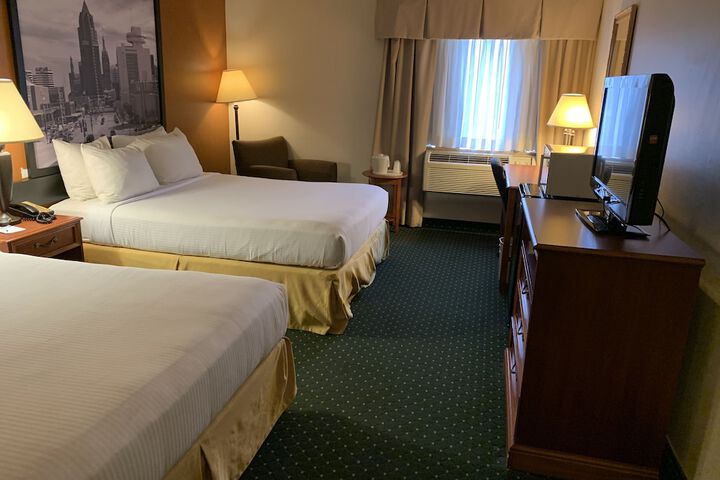 Room 10 of 14