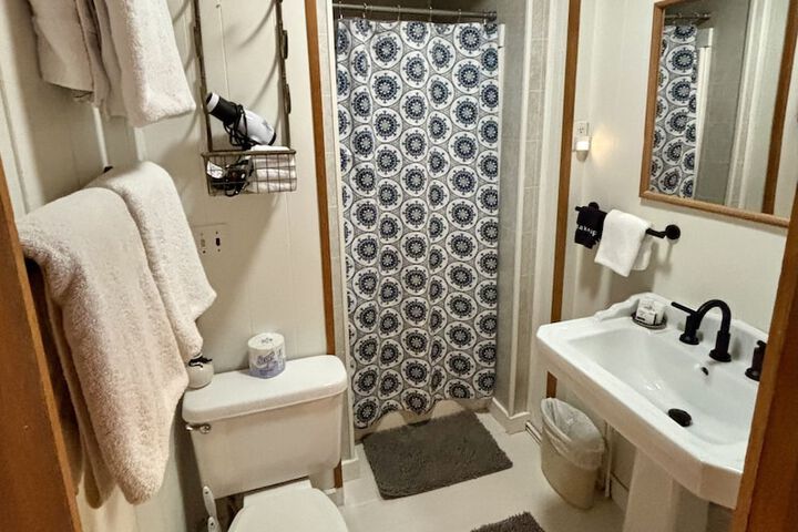 The Iris Garden Downtown Cottages and Suites