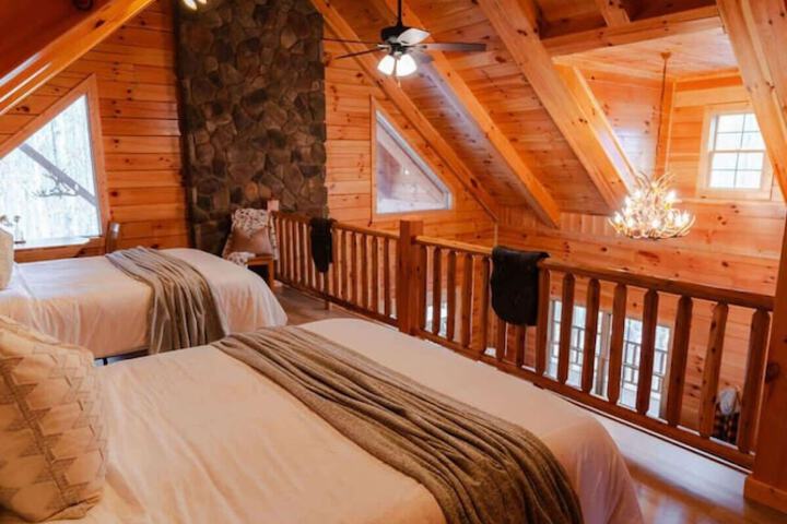 Sleeps 16! Luxury Cabin With Game Room & Hot Tub