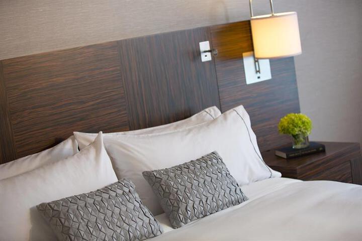 RENAISSANCE WESTCHESTER HOTEL