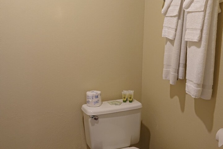 Room 100 of 128