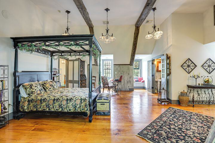 Spacious & Historic Cabin in New Haven w / Pond!